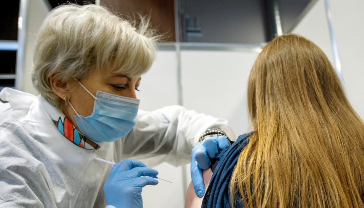 Visaktīvāk balstvakcīnu pret Covid-19 saņem seniori vecumā 60+