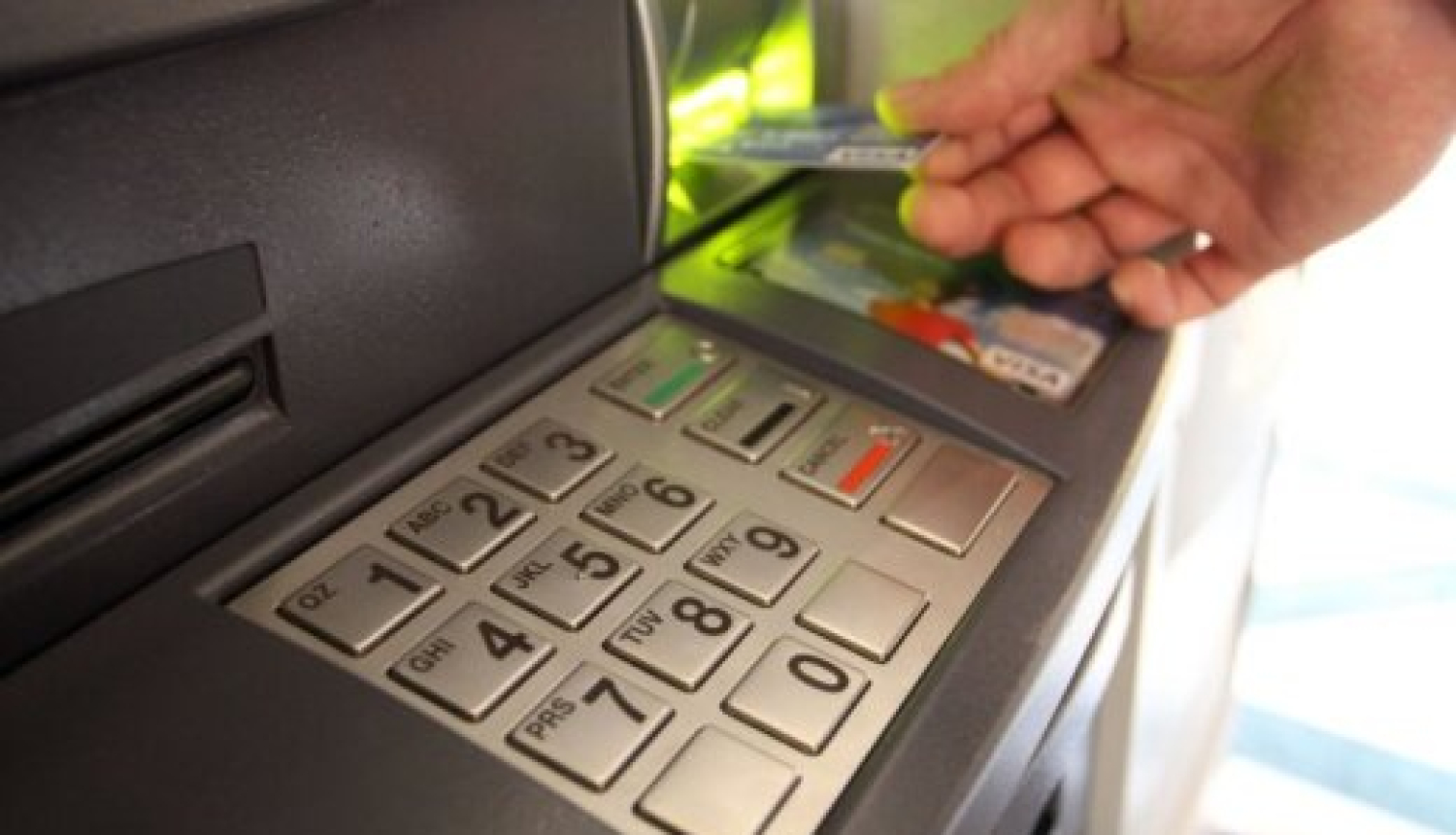 Darbs „zaļās” drošības režīmā ierobežo bankomātu pakalpojumu pieejamību