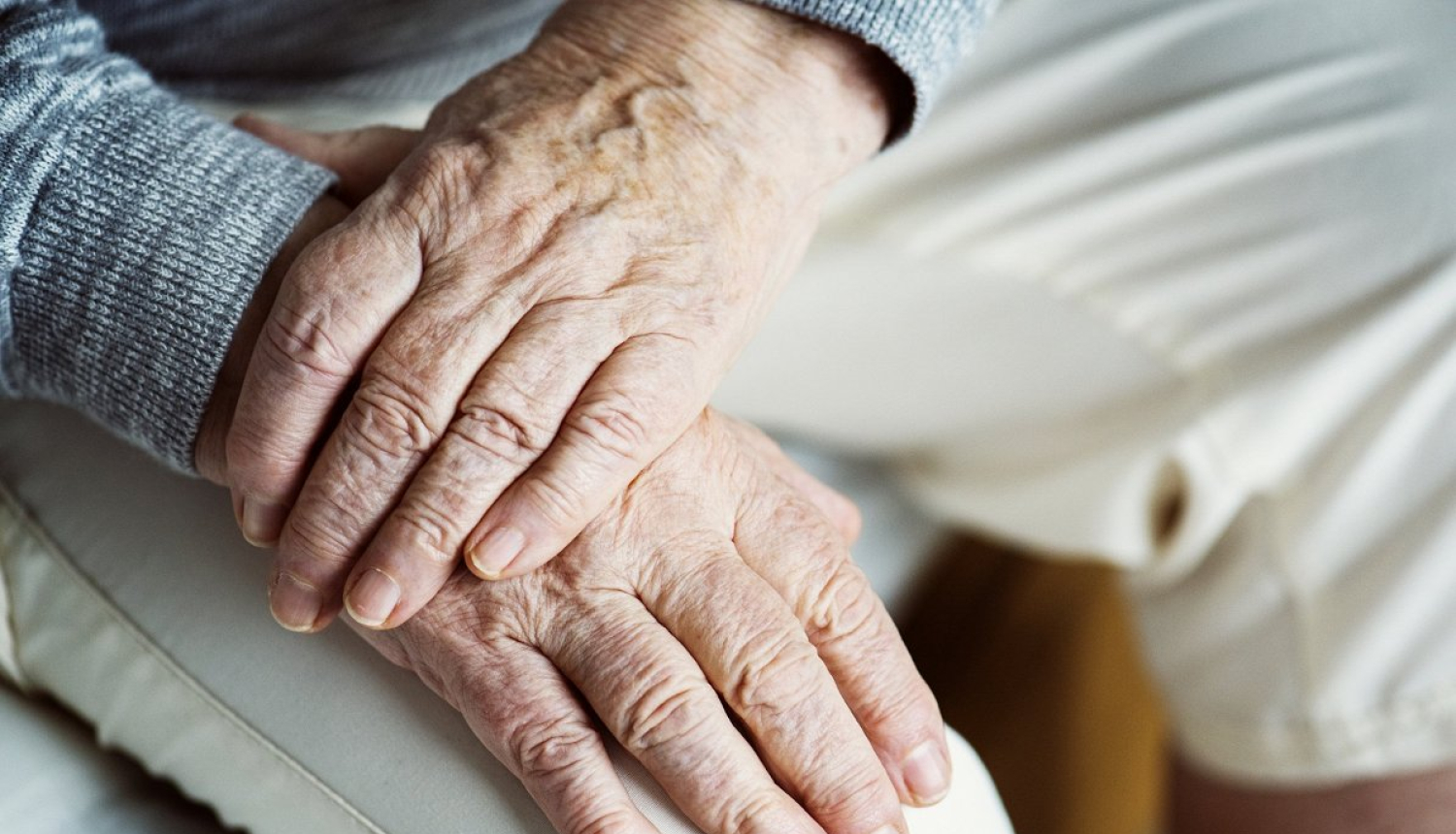 Pret Covid-19 vakcinēti seniori saņems ikmēneša pabalstu 20 eiro apmērā