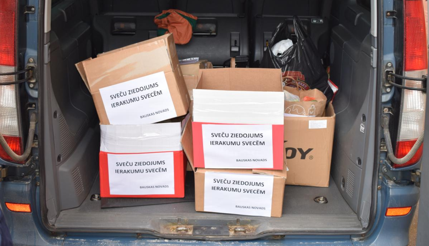 Bauskas, Iecavas un Vecumnieku apvienību amatiermākslinieki sagādā sveces ukraiņiem