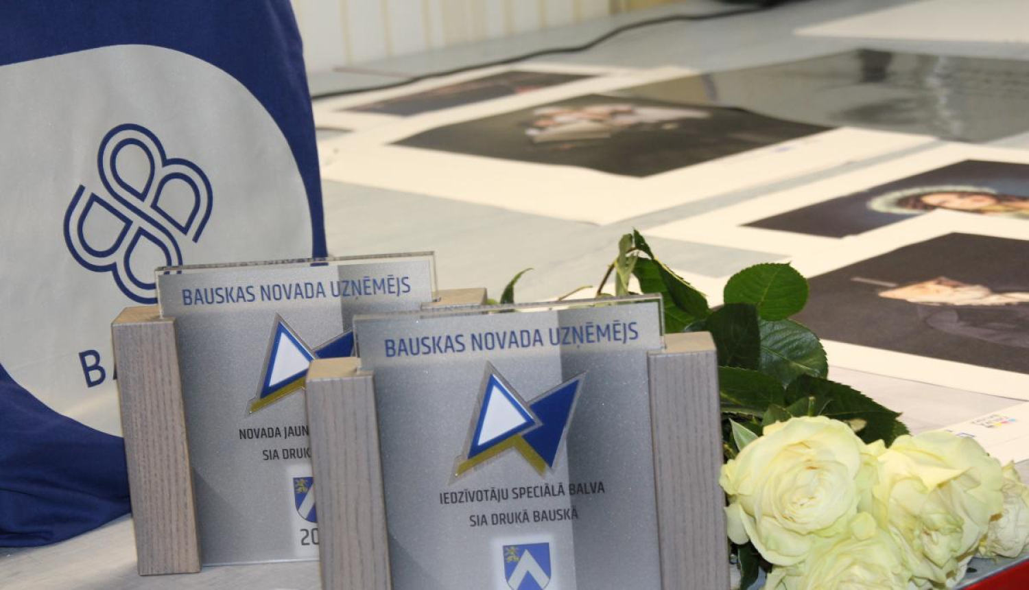 Pasniegtas balvas konkursa «Bauskas novada uzņēmēju Gada balva 2021» laureātiem