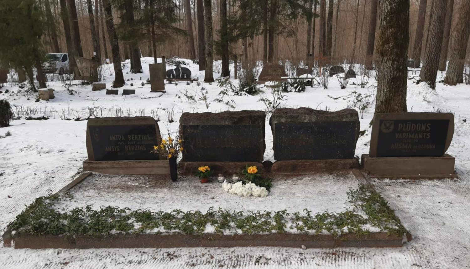 Ar klusuma brīdi atzīmē Viļa Plūdoņa 149. dzimšanas dienu