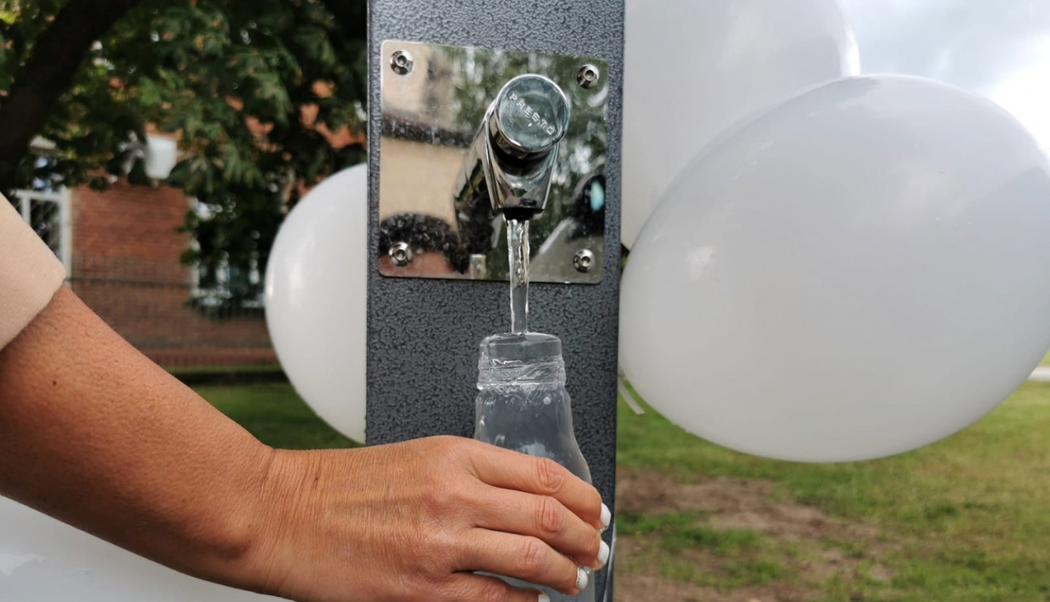 Pagājušā gada vasarā dzeramā ūdens krāns jeb brīvkrāns tika ierīkots Vecumniekos pie tautas nama. 