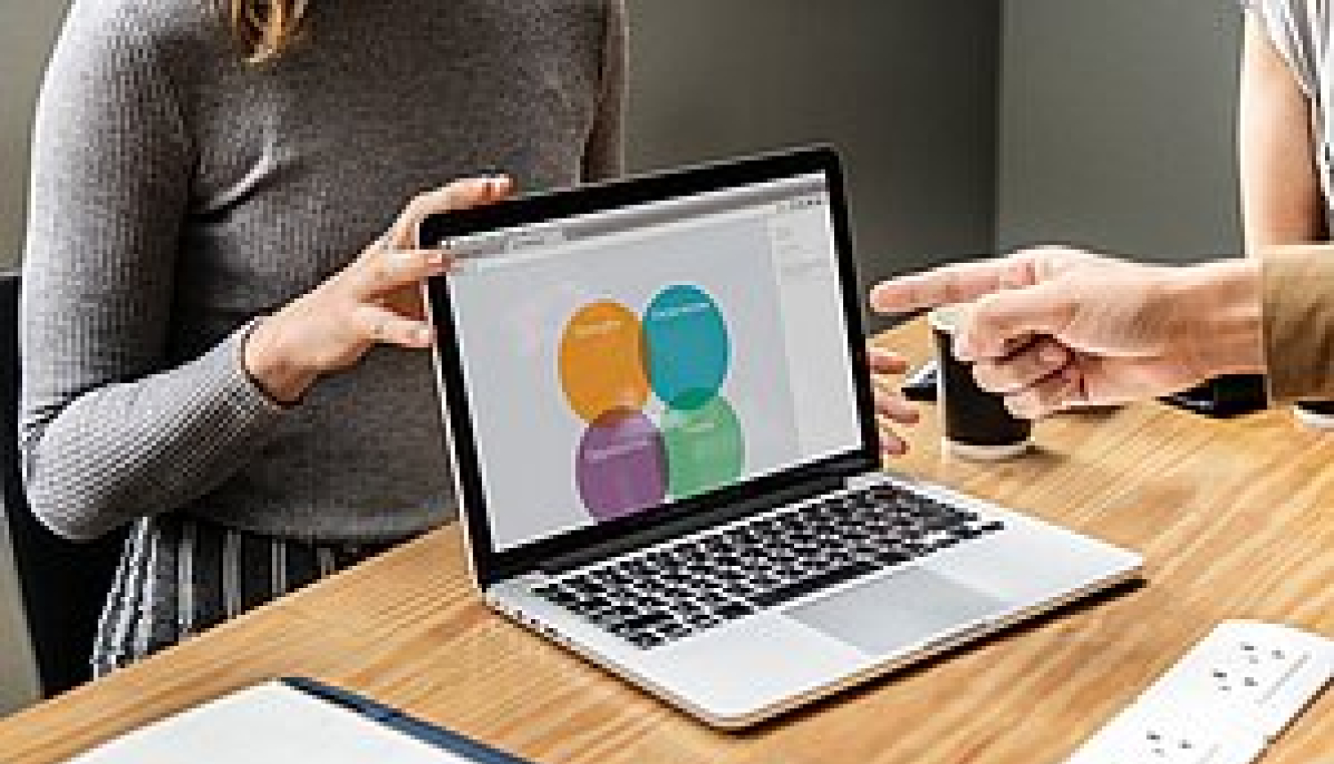 Uzņēmējus uz bezmaksas semināru «Finanšu datu analīzes pamati»