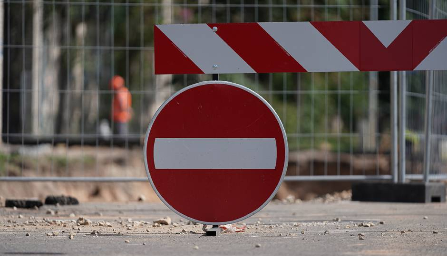 Labiekārtojot Salātu ielu, uz laiku mainīta satiksmes organizācija