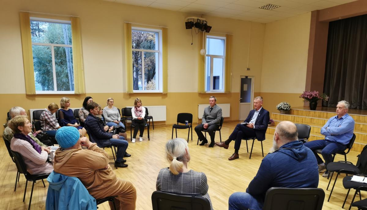Notikusi pašvaldības pārstāvju un iedzīvotāju tikšanās Ceraukstē