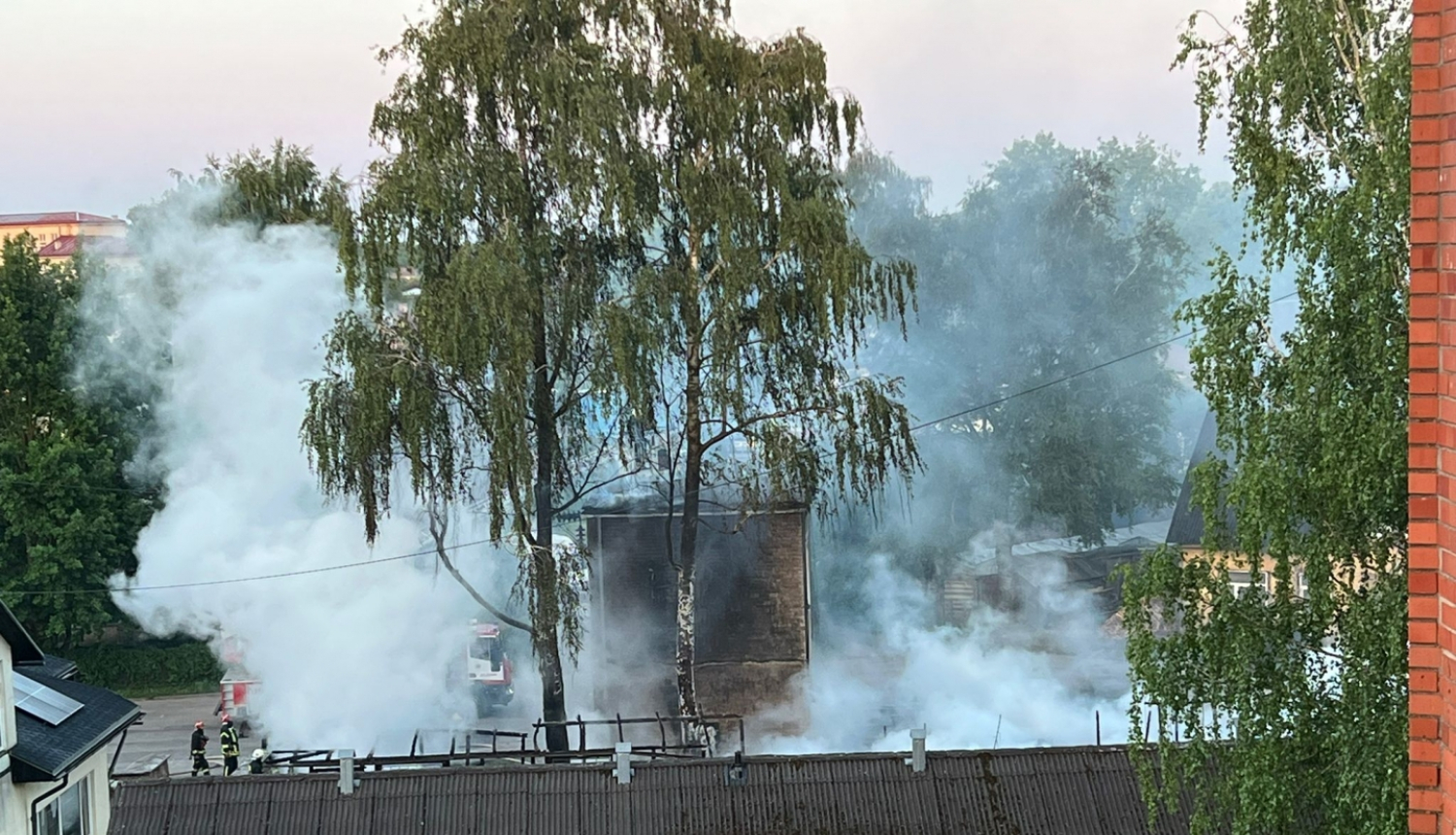 nodzēsts ugunsgrēks