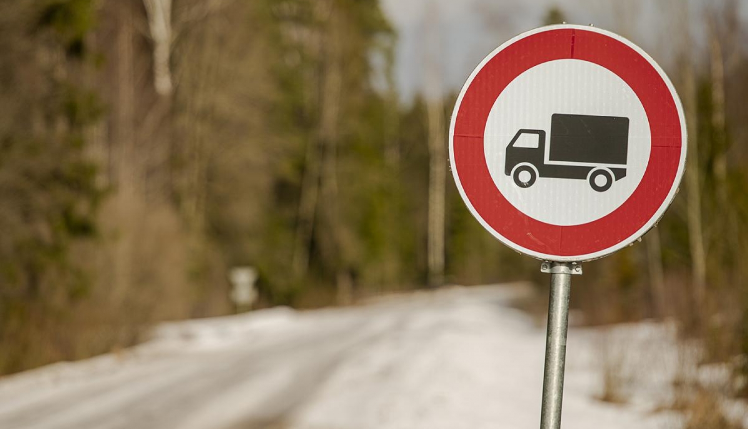 Šķīdoņa dēļ transporta masas ierobežojumi ieviesti 623 grants ceļu posmos