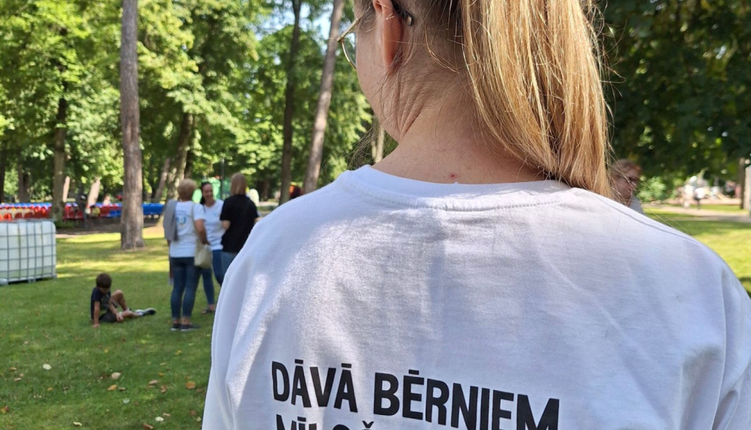 Dāvā bērniem mīlošu ģimeni