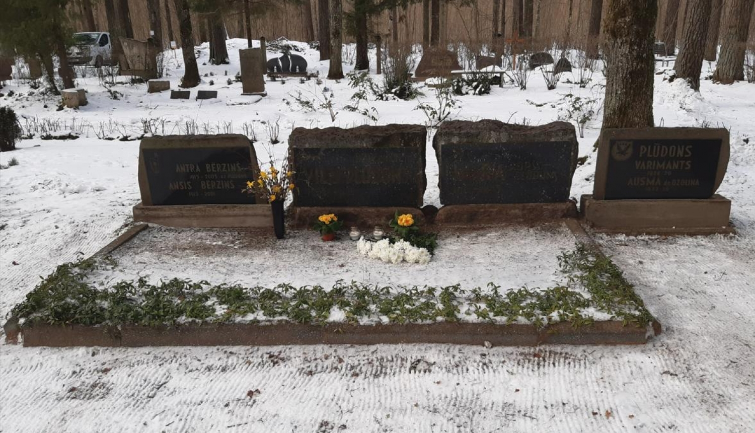 Ar klusuma brīdi atzīmē Viļa Plūdoņa 149. dzimšanas dienu