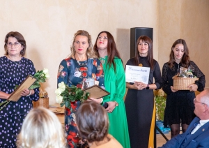 Apbalvoti konkursa «Bauskas novada uzņēmēju gada balva 2022» uzvarētāji     16. septembra vakarā Bauskas pilī notika svinīgs pasākums, kurā pašvaldība godināja Bauskas novada uzņēmējus. Konkurss “Bauskas novada uzņēmēju gada balva 2022”, pēc četru novadu (Bauskas, Iecavas, Vecumnieku un Rundāles) apvienošanas, tika rīkots pirmo reizi.   Ievadā pasākuma viesus uzrunāja un sveica Bauskas novada domes priekšsēdētājs Aivars Okmanis. Viņš uzsvēra, ka pašvaldība lepojas ar ikvienu novada uzņēmumu, jo uzņēmēji ir 